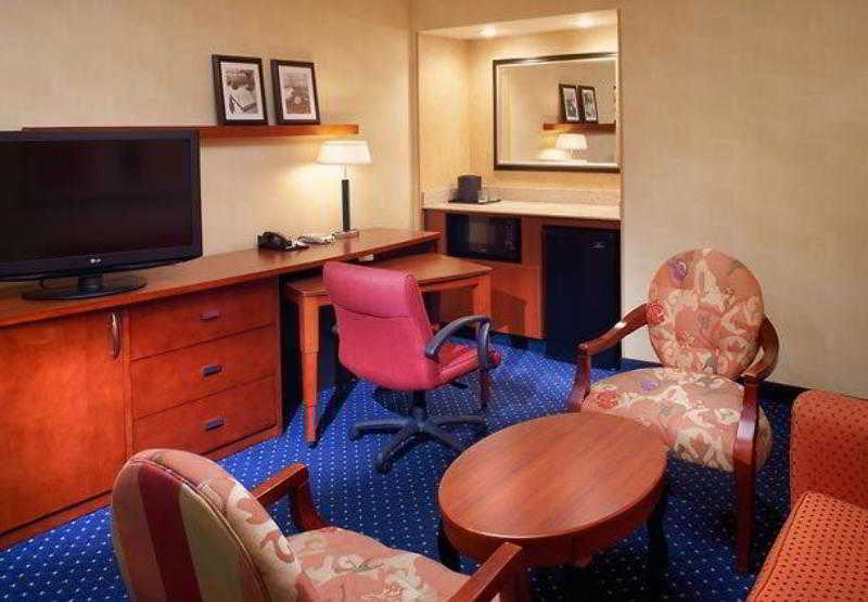 Courtyard By Marriott Chicago Waukegan / Gurnee Hotel Bilik gambar